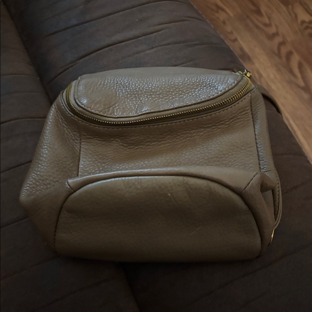 HOBO milk chocolate brown Leather Crossbody Bag EUC - Picture 2 of 6